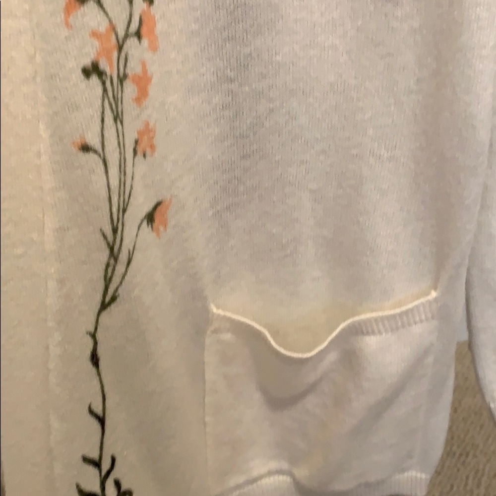 Cardigan Sweater Floral Design 💐 - Picture 3 of 6